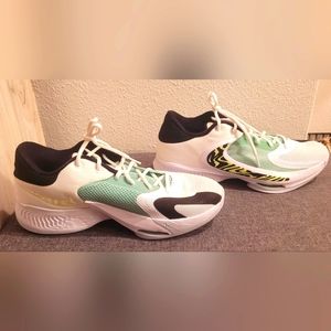 Nike Men's Zoom Freak